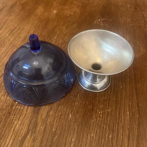 Hazel-Atlas Royal Lace Cobalt Blue Depression Glass Sherbet Dish with Metal Base - Picture 2 of 5